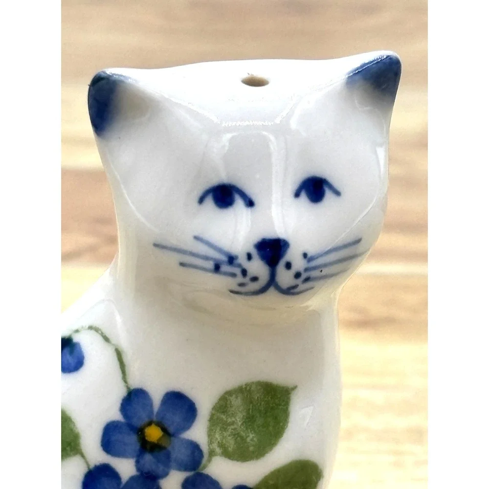Andrea by Sadek Blue And White Cats Kitties Salt and Pepper Shakers and Tray Set